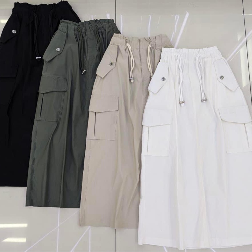 I have 3 color white , black  and military color green